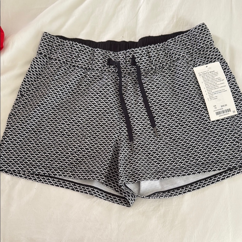 Lululemon Women's Black and White Patterned Shorts